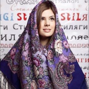 Like new pavloposadski Russian scarf 🧣